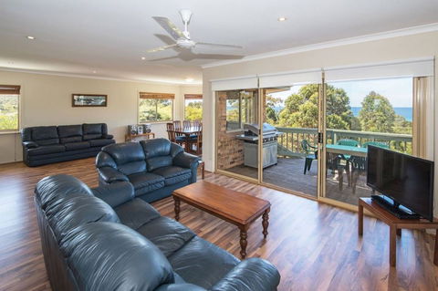 Ocean House - Accommodation Batemans Bay 2