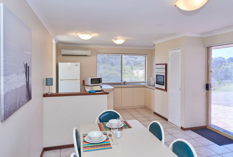 Preston Beach Front Apartment - Accommodation Batemans Bay 1