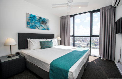 Synergy  Broadbeach - Accommodation Batemans Bay 1