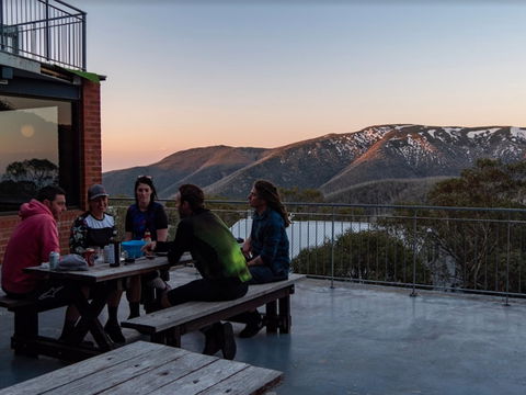 Viking Alpine Lodge - Accommodation Batemans Bay 1