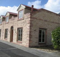 54 on Bank - Accommodation Batemans Bay