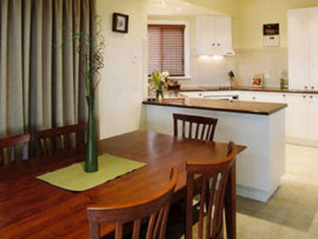 Lakes Entrance Waverley House Cottages - Accommodation Batemans Bay 3