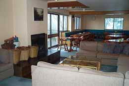 Trackers Mountain Lodge - Accommodation Batemans Bay 0