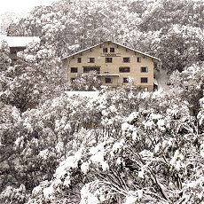 Trackers Mountain Lodge - Accommodation Batemans Bay 1