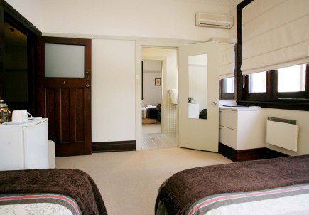 The Bank Guest House & Tellers Restaurant - Accommodation Batemans Bay 3