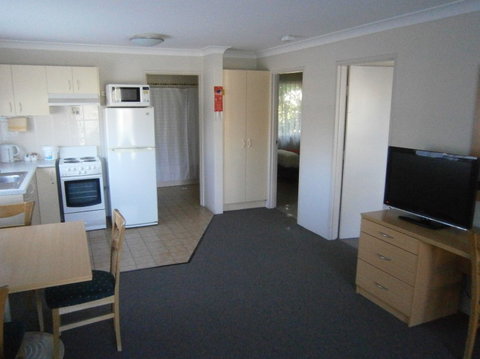 George Bass Motor Inn - Accommodation Batemans Bay 2