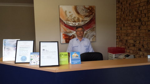 AA Hilldrop Motor Inn - Accommodation Batemans Bay 2