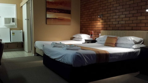 AA Hilldrop Motor Inn - Accommodation Batemans Bay 5