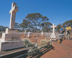 Old Pioneer Cemetery Coolgardie - Accommodation Batemans Bay 0