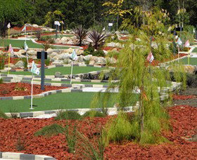 18 Hole Mini Golf - Club Husky - Accommodation Batemans Bay 0