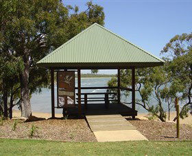 Canoe Point Beach And Parklands - Accommodation Batemans Bay 2