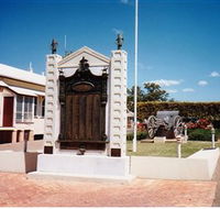 Gayndah War Memorial - Accommodation Batemans Bay