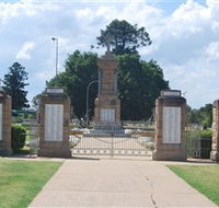 Warwick War Memorial and Gates - Accommodation Batemans Bay