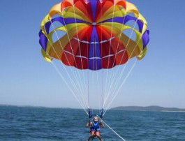 Port Stephens Parasailing - Accommodation Batemans Bay 2
