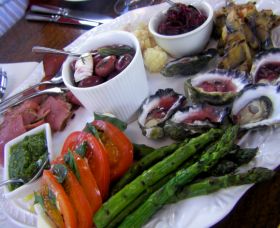 VictorsFood - Accommodation Batemans Bay 2