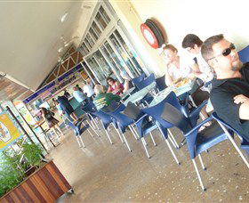Beachfront Hotel - Accommodation Batemans Bay 3