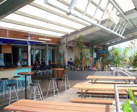 Beachfront Hotel - Accommodation Batemans Bay 1