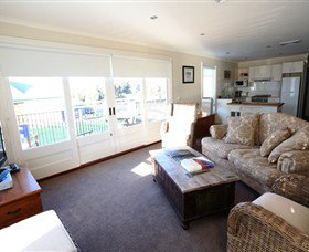 Keith Tulloch Wine - Accommodation Batemans Bay 3