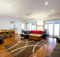 The Retreat Port Stephens - Accommodation Batemans Bay