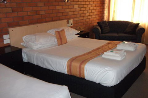 Hilldrop Motor Inn - Accommodation Batemans Bay 2