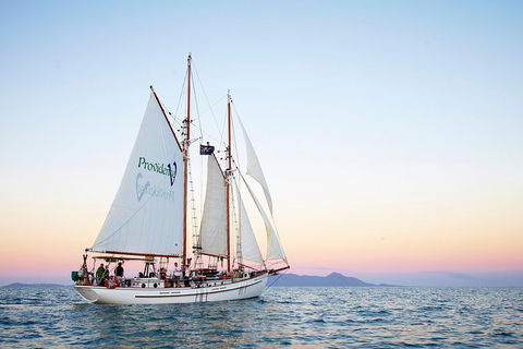 Whitsundays Sunset Sailing Cruise - Accommodation Batemans Bay 1