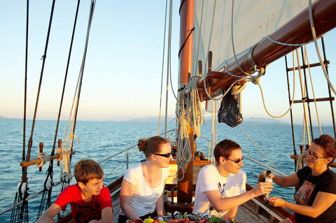 Whitsundays Sunset Sailing Cruise - Accommodation Batemans Bay 2
