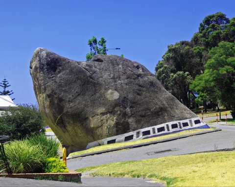 Dog Rock - Accommodation Batemans Bay 0