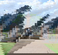 Warwick War Memorial and Gates - Accommodation Batemans Bay