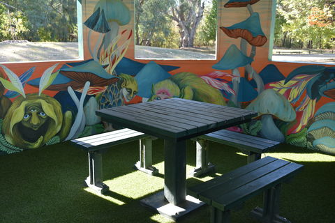 Howlong's Enchanted Hut - Accommodation Batemans Bay 1