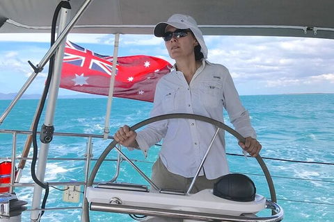 Sailing Curlew Escape On Moreton Bay - Accommodation Batemans Bay 10