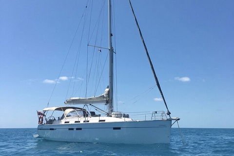 Sailing Curlew Escape On Moreton Bay - Accommodation Batemans Bay 2