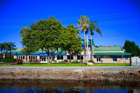 Hadleys Hotel - Accommodation Batemans Bay 0