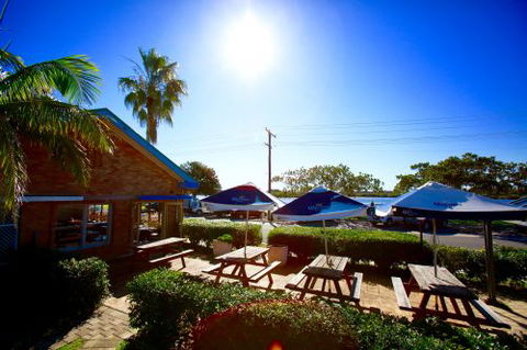 Hadleys Hotel - Accommodation Batemans Bay 1