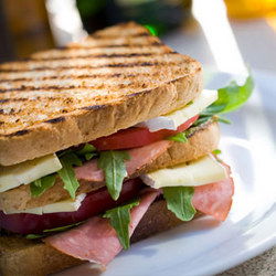 Royal Hotel Sunbury - Accommodation Batemans Bay 1