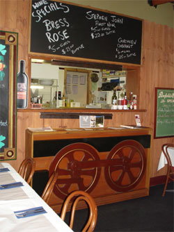 Railway Hotel - Accommodation Batemans Bay 2