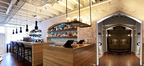 HRH Wine Bar - Accommodation Batemans Bay 2