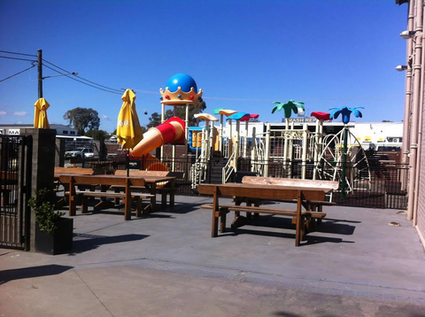 Railway Hotel - Accommodation Batemans Bay 2