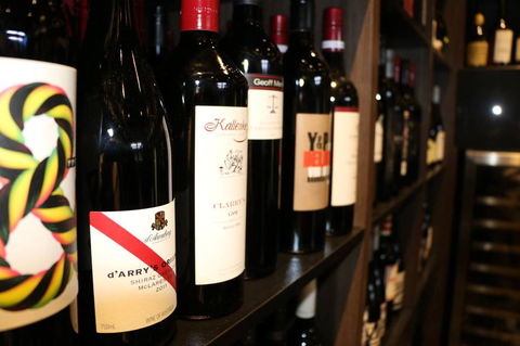 V -wall Tavern Blue Water Brasserie - Accommodation Batemans Bay 2