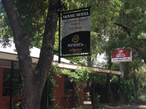 Moyhu Hotel - Accommodation Batemans Bay 1