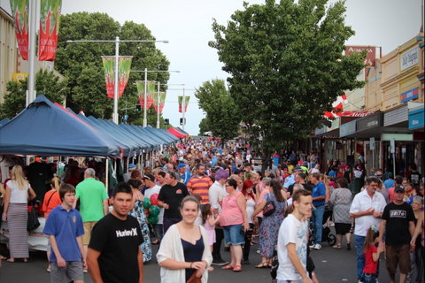 Cowra Christmas Street Festival - Accommodation Batemans Bay 0