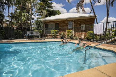 Emerald Maraboon Motor Inn - Accommodation Batemans Bay 3