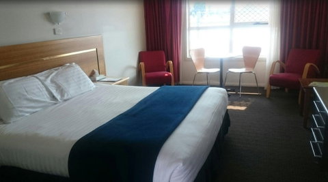 Edgewater Hotel - Accommodation Batemans Bay 2