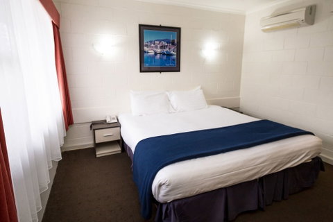 Edgewater Hotel - Accommodation Batemans Bay 4