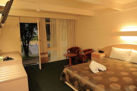 Absolute Lakes Entrance - Accommodation Batemans Bay 0