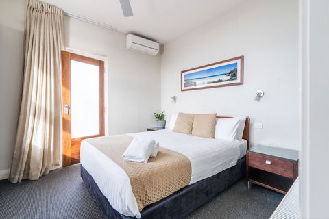 The Huskisson - Accommodation Batemans Bay 2