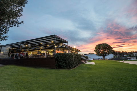The Huskisson - Accommodation Batemans Bay 0