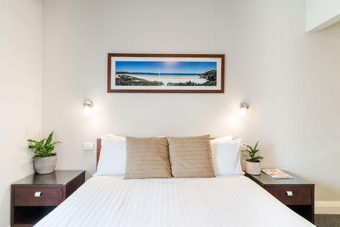 The Huskisson - Accommodation Batemans Bay 4