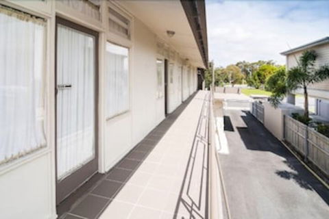 Golden Shores Airport Motel - Accommodation Batemans Bay 1