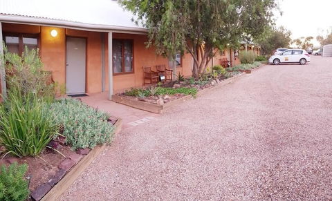 Mud Hut Motel - Accommodation Batemans Bay 1