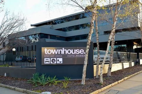 Townhouse Hotel - Accommodation Batemans Bay 1